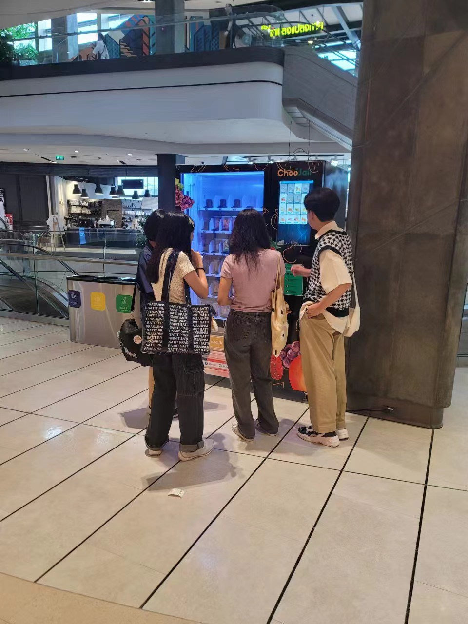 Fruit Cup Vending Cabinet with Lift Handover — reference view 7