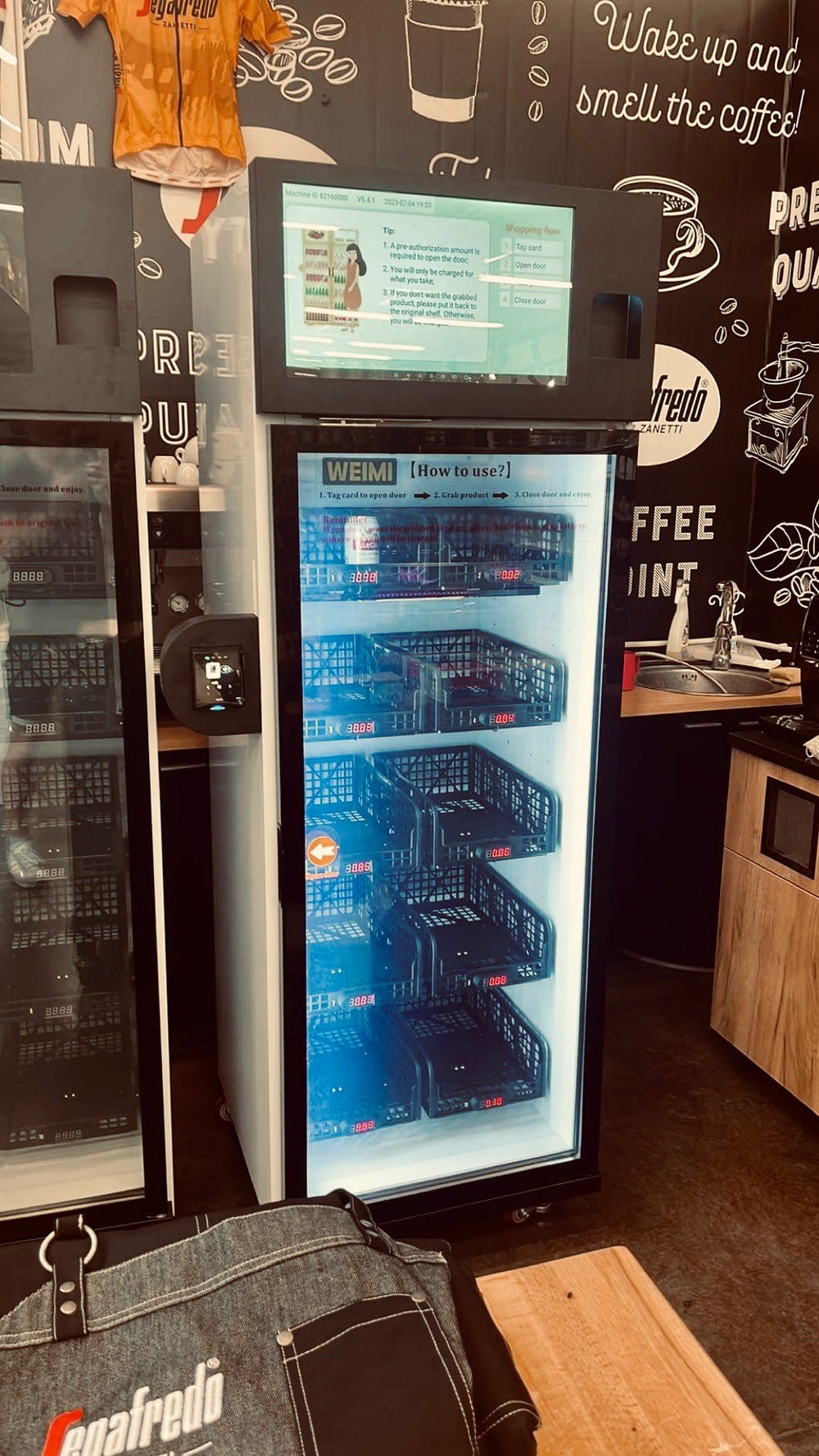 Packaged Beer and Refreshment Retail Fridge — reference view 2